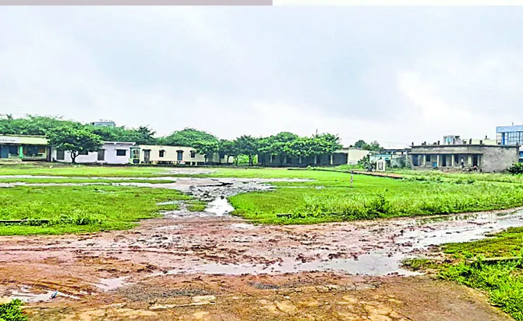 Schools to remain closed in rain and flood affected areas: telangana