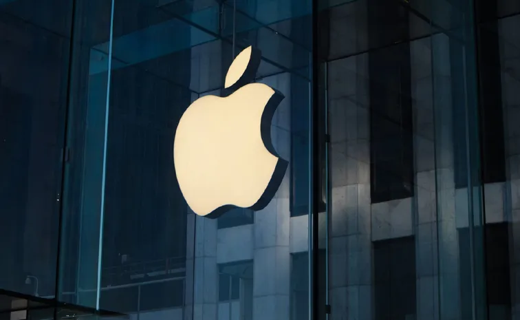 Apple Fined Rs 1 29 Lakh For Not Providing AirPods With iPhone