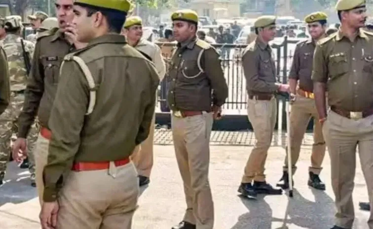 Liquor Mafia Attacked 6 Policemen Injured