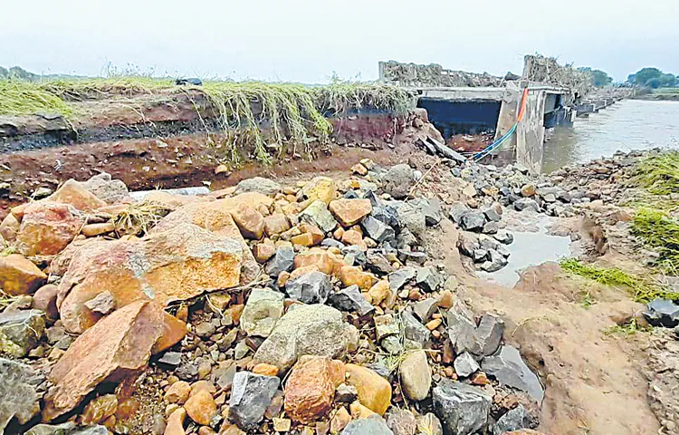 Cut off roads in 82 areas