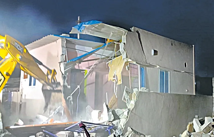 Demolition of temple buildings in the dark