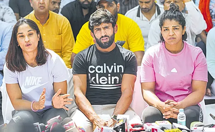 Sakshi Malik Reacts To Vinesh Bajrang Joining Congress Want To Stay True To