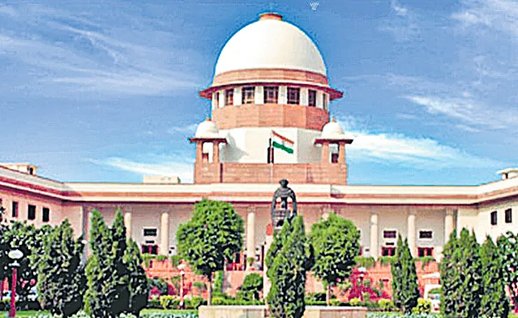 Supreme Court asks if Delhi CM can clear remission from jail