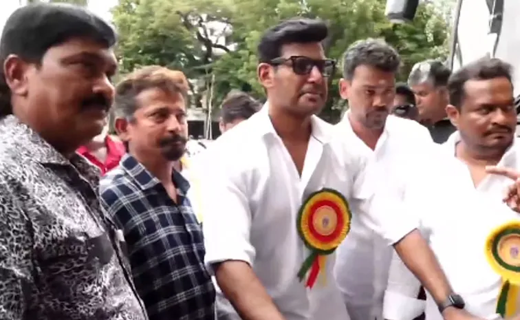 Kollywood Star Hero Vishal arrives on a bicycle to attend meeting In Chennai