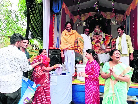 వరద బాధితులకు అండగా నిలుద్దాం