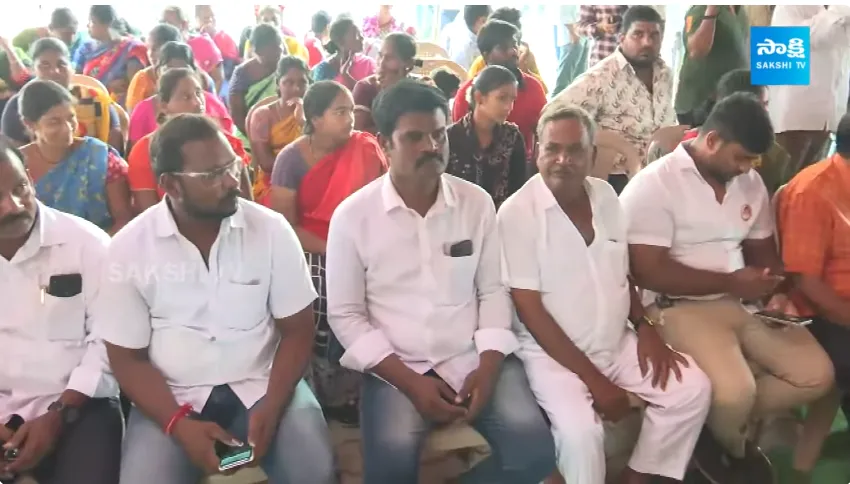 YSRCP Leaders Hunger Protest For Vijayawada Flood Victims 