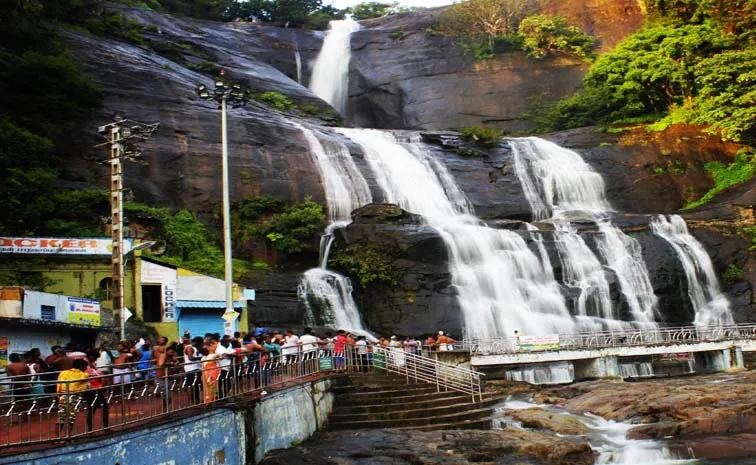 Dussehra 2024: Kutralam Tourist Place In Tamil Nadu Famous For Stunning Waterfalls