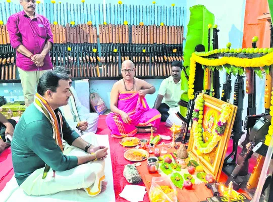 శాంతిభద్రతల పరిరక్షణలో ఆయుధాలు ముఖ్యం 