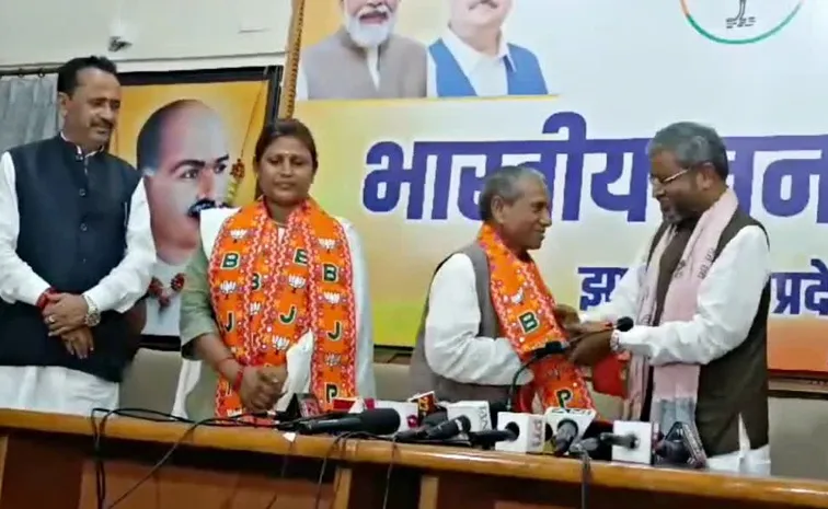 Congress Leader Manju Kumari Joins BJP
