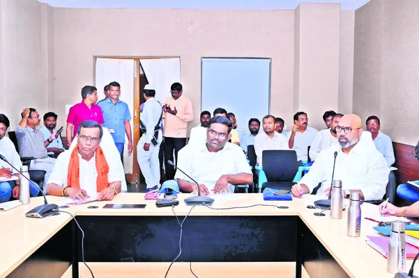 కేంద్రం నుంచి నిధుల కొరత లేదు