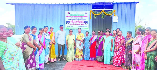 మహిళలు ఆర్థికంగా ఎదగాలి