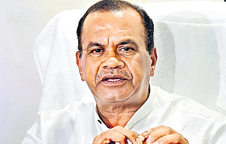Komati Reddy Venkat Reddy fires on brs