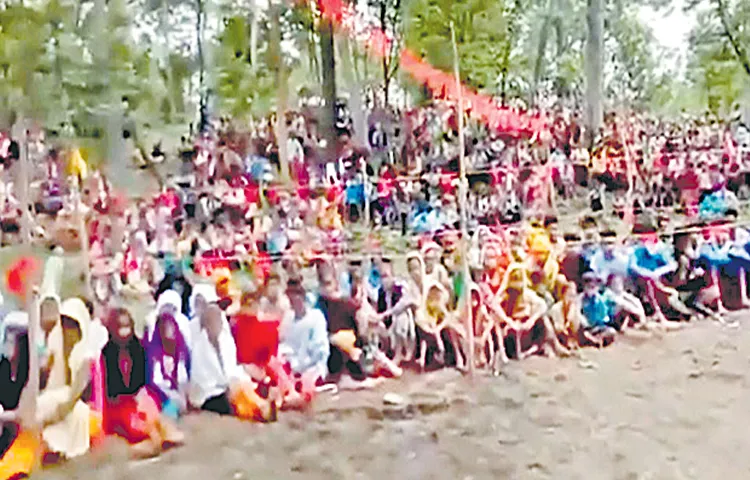 Maoist challenge to Sarkar with party celebrations
