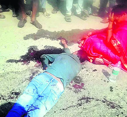 ట్రాక్టర్‌ ఢీకొని యువకుడి మృతి