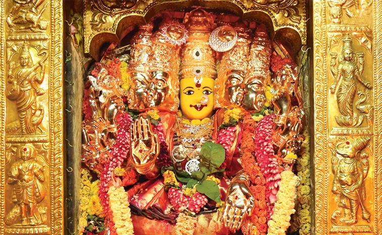 Dussehra 2024: Dasara Navaratri 2nd Day Gayatri Devi Alankaram