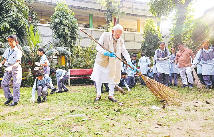 Prime Minister Modi is happy about Swachh Bharat
