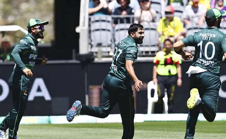 Australia bowled out for 140 as Pakistan pacers run riot