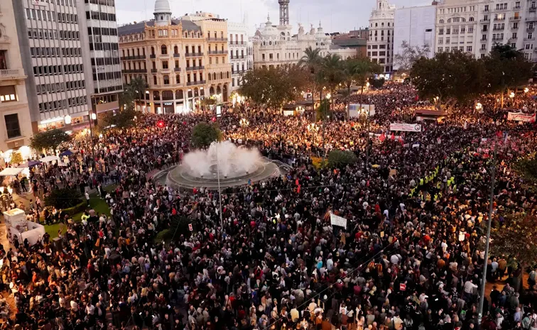 Thousands protest in Spain Valencia over handling of deadly floods