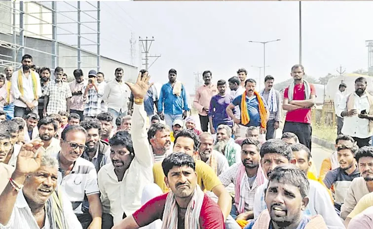 Farmers Protest For The Price Of Grain in Miryalaguda