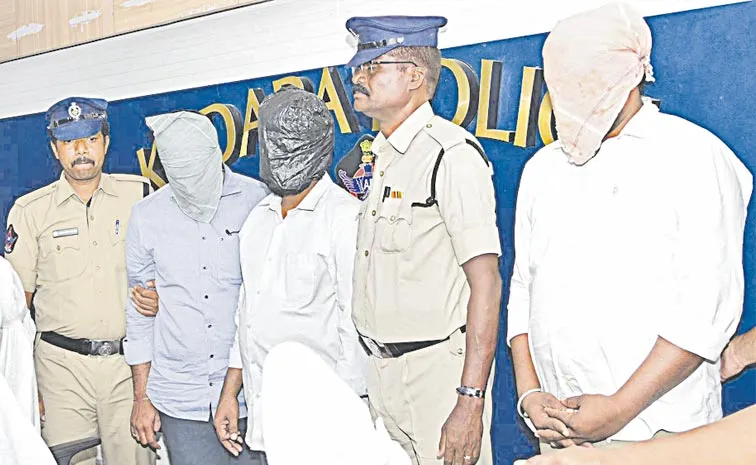 Social media activists Varra Ravindra Reddy and Inturi Ravikiran arrest: Andhra pradesh