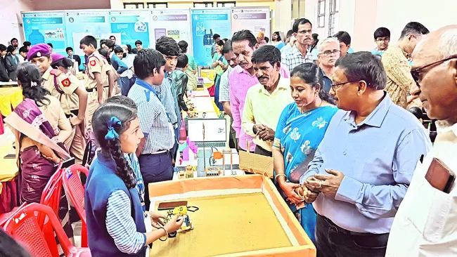 విద్యార్థులకు సైన్స్పై మక్కువ ముఖ్యం