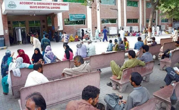 Lahore AQI Reached 1900 Level, 15000 People Admitted To Hospital