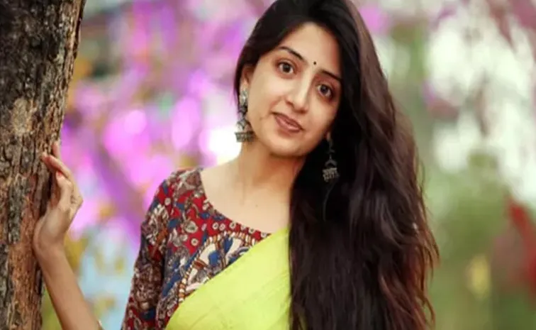 Poonam Kaur Once Again Allegations On Star Hero Harassed Actress