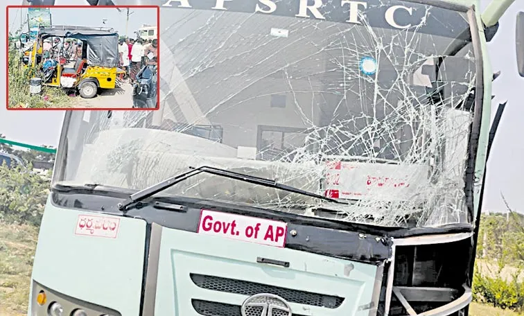 8 killed as APSRTC bus collides with auto rickshaw: Andhra pradesh
