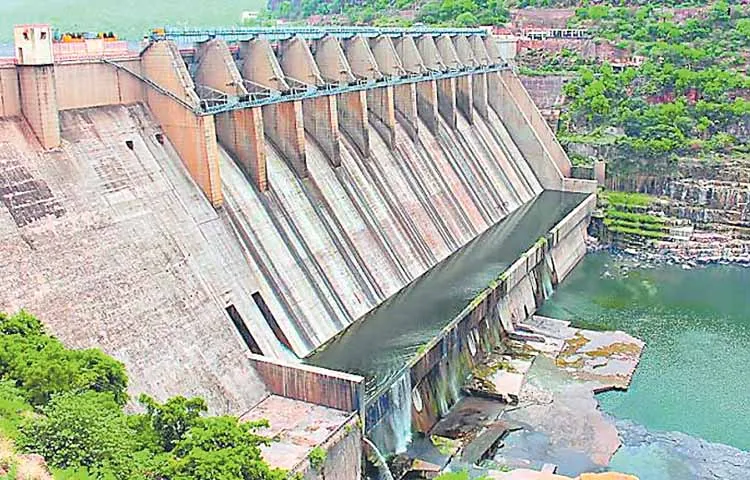 Water reserves are falling in Srisailam