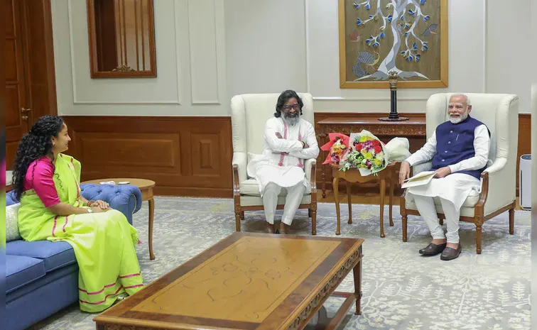 Hemant Soren met pm Modi with Kalpana Soren Invited for Oath Ceremony