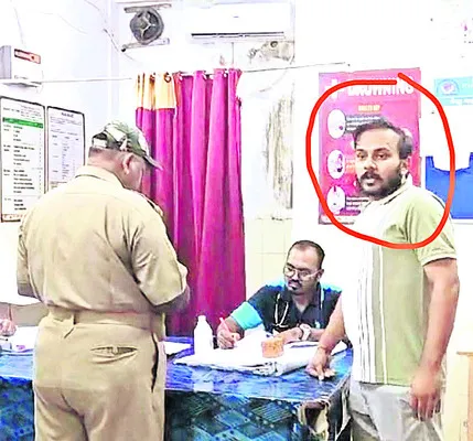 డాక్టర్‌ రోహిత్‌ కుమార్‌ కుండు అరెస్టు 