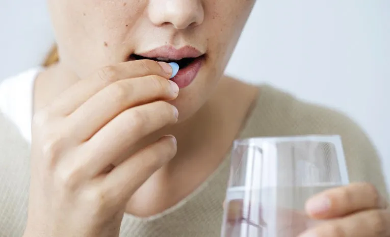 What is white discharge problem in ladies?