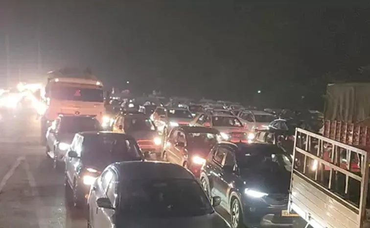 Full Traffic Jam In Hyderabad Routes Over Diwali Festival