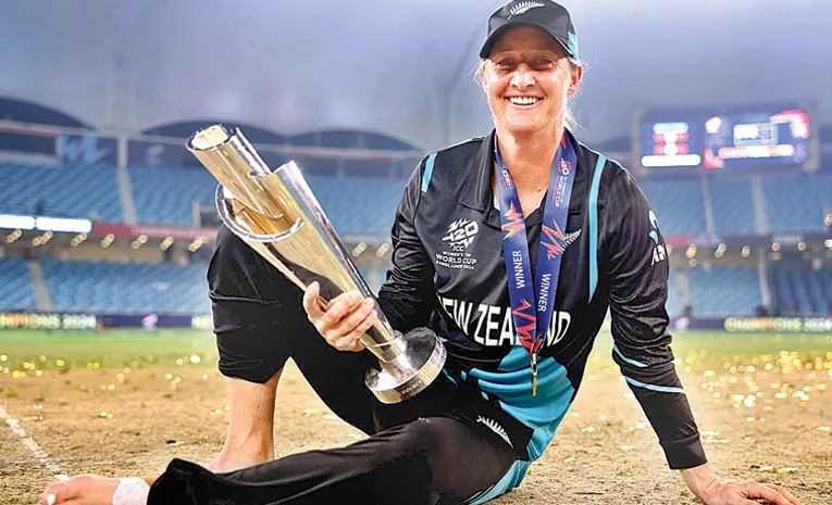 Sophie Devine reach career bests in ICC Women