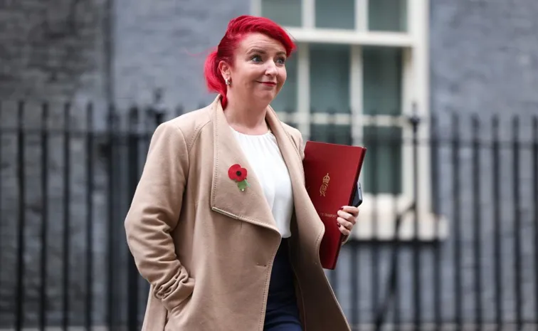 Transport Secretary Louise Haigh resigns after old cellphone case