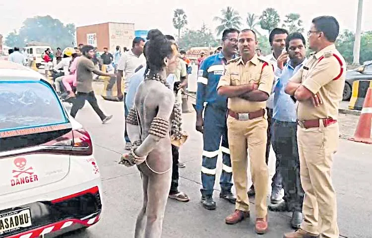 Aghori Halchal at Vempadu Toll Plaza