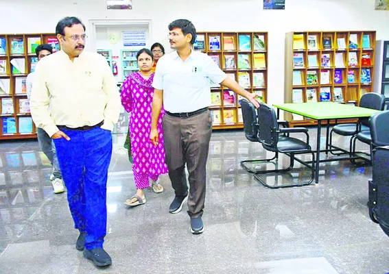 25 స్కూటీల స్వాధీనం
