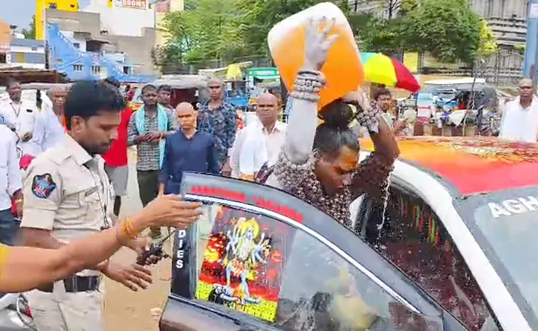 Lady Aghori Naga Sadhu HULCHUL At Srikalahasti