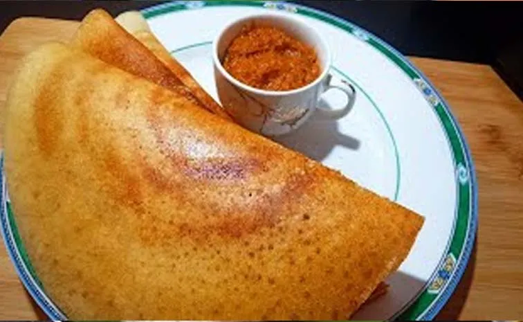 Karnataka Style Breakfast Tuppa Dosa With Chammanthi Podi 