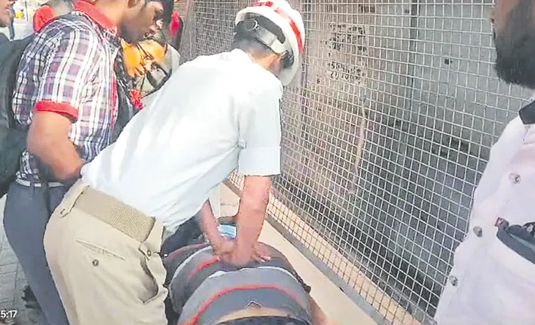 Traffic Home Guard save a youth life Young Man Suffered A Heart Attack
