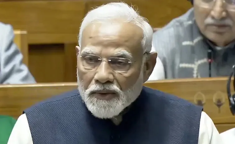 Pm Modi Slams Congress And Gandhi Family
