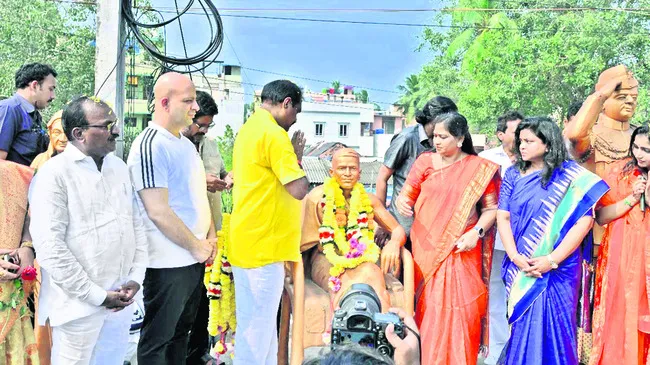 పొట్టి శ్రీరాములుకు ఘోర అవమానం