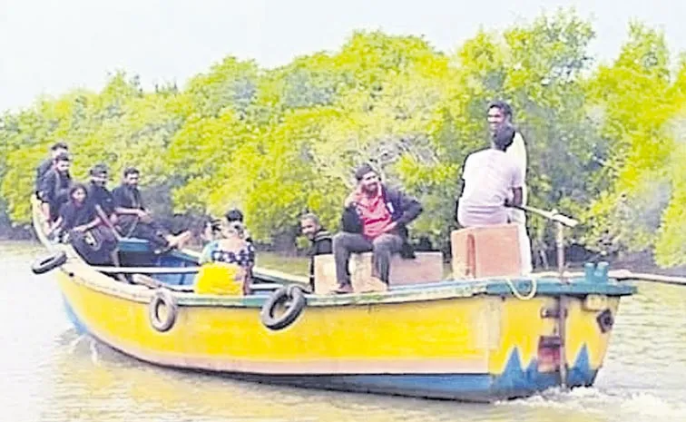 Boat ride on Godavari river: Andhra pradesh