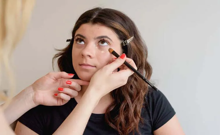 Beauty Tips: Stunning Makeup Looks Donot Do These Mistakes
