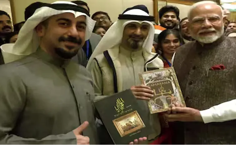 PM Modi Meets Ramayana Mahabharata Translators In Kuwait