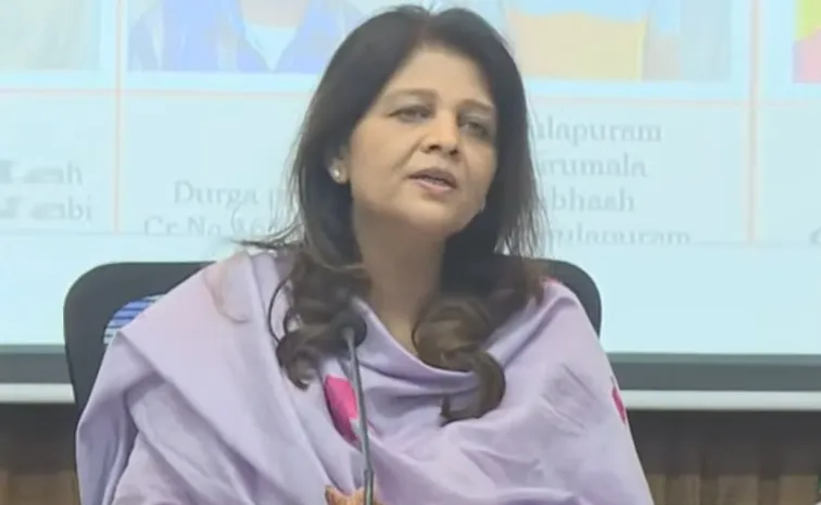 CID DG Shikha Goel Says Cyber Crime Increased In Telangana