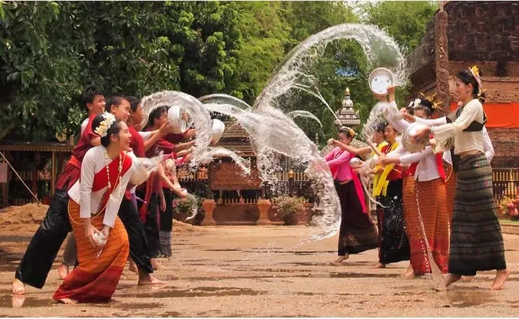 New Year 2025: New Year's Eve Traditions In Different Countries