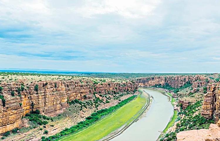 Gandikota is a popular tourist place in YSR district