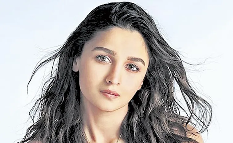 Alia Bhatt To Collaborate With Dinesh Vijan For A Supernatural Horror Thriller: bollywood