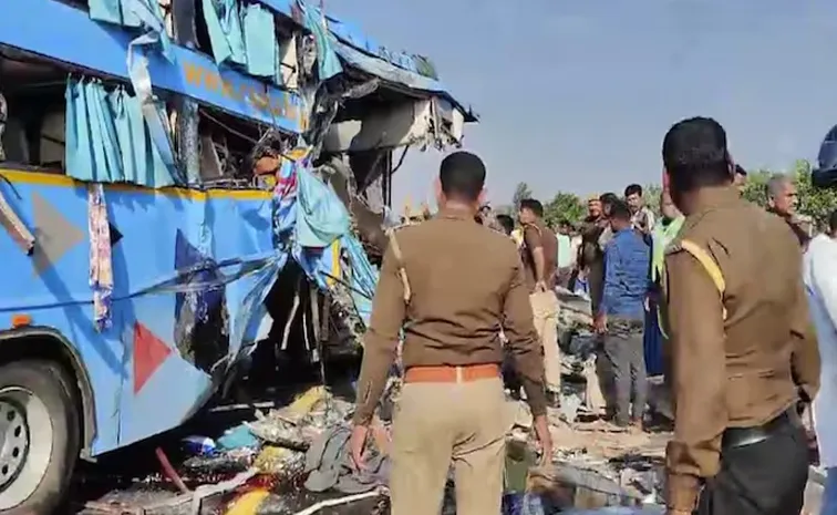8 Dead, 19 Injured as Bus Collides with Truck in UP